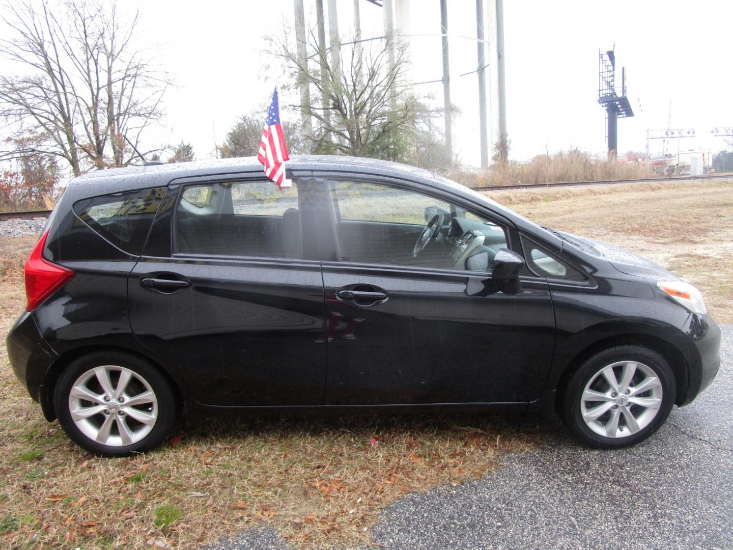 2016 Black Nissan Versa Note (3N1CE2CP4GL) , located at 2553 Airline Blvd, Portsmouth, VA, 23701, (757) 488-8331, 36.813889, -76.357597 - Photo#4